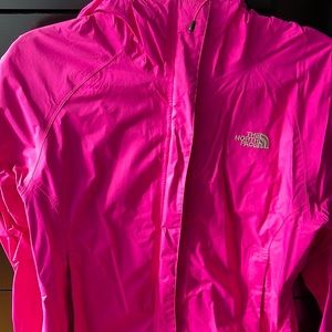 Northface rain jacket in hot pink! ☔️